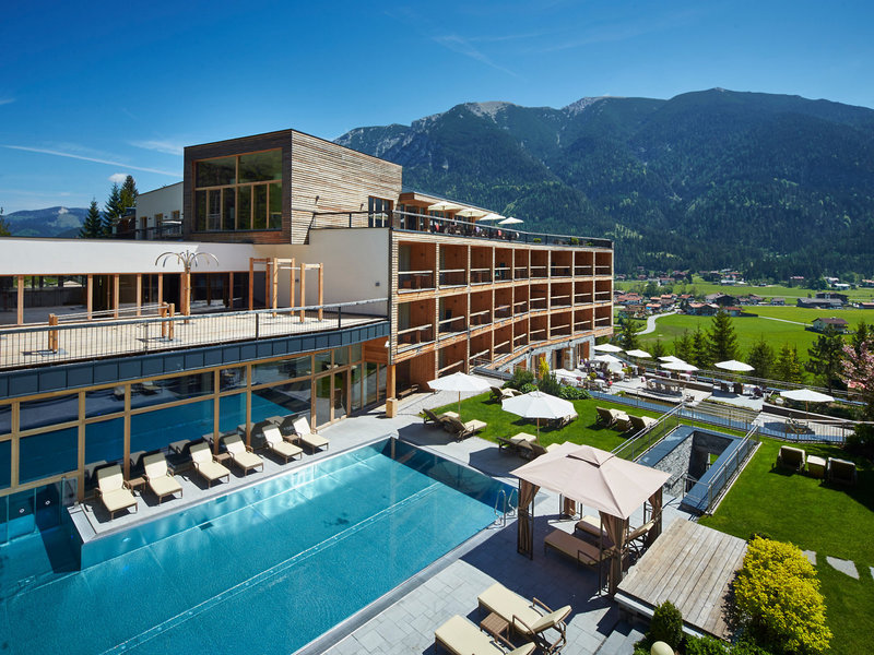 Das Kronthaler Tirol Anblick Hotel und Pool