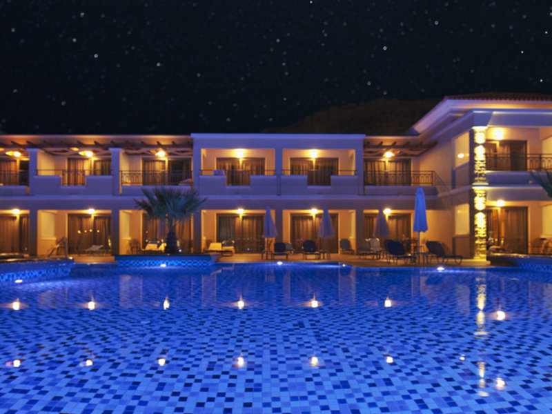 Marquise Luxury Resort Rhodos - In der Nacht auf den Pool blicken