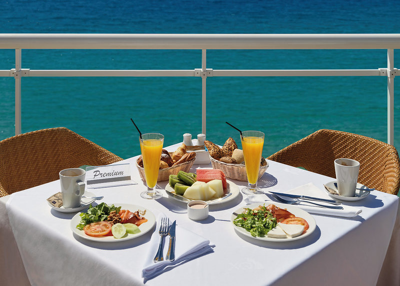 XQ El Palacete Fuerteventura - Endlich Frühstück unter blauem Himmel am Meer