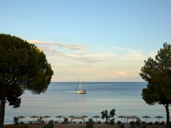 Hotel Elvi Skiathos - Blick am Abend über Strand und die See