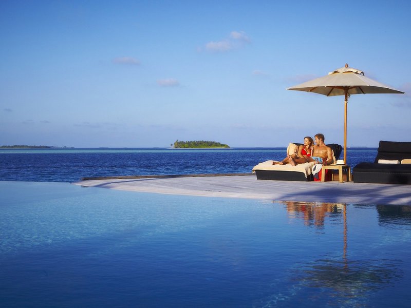Komandoo Island Resort Malediven - nach dem Spa ein Drink am Pool