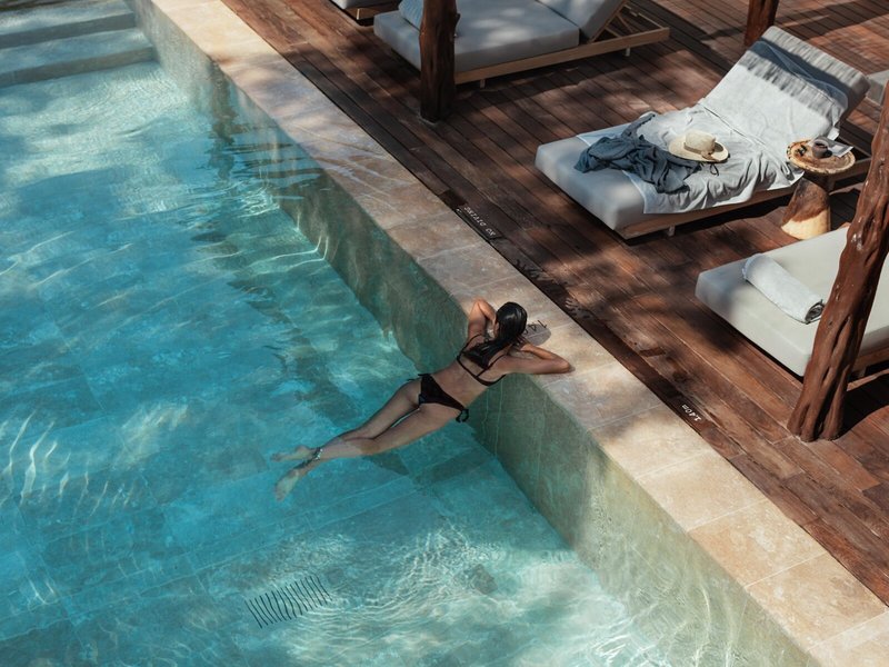 Hotel OKU Ibiza - zum Abkühlen nach einem guten Buch in den Pool