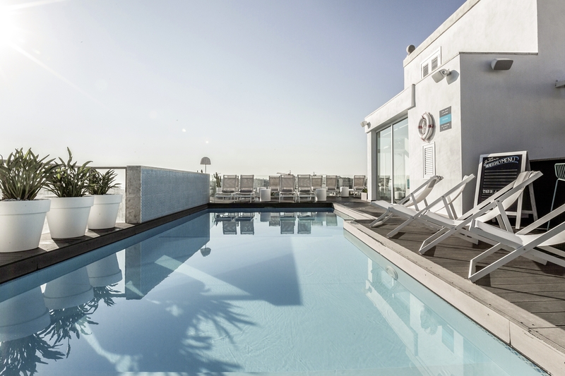 Juliani Hotel Malta - Blick über den Pool auf der wunderbaren Dachterrasse