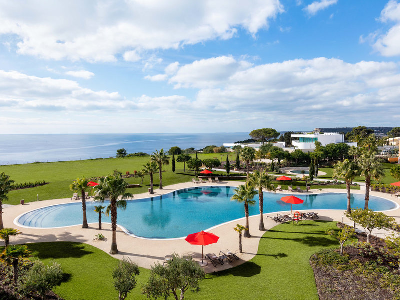 Cascade Wellness Resort Algarve - Am Pool im grossen Garten