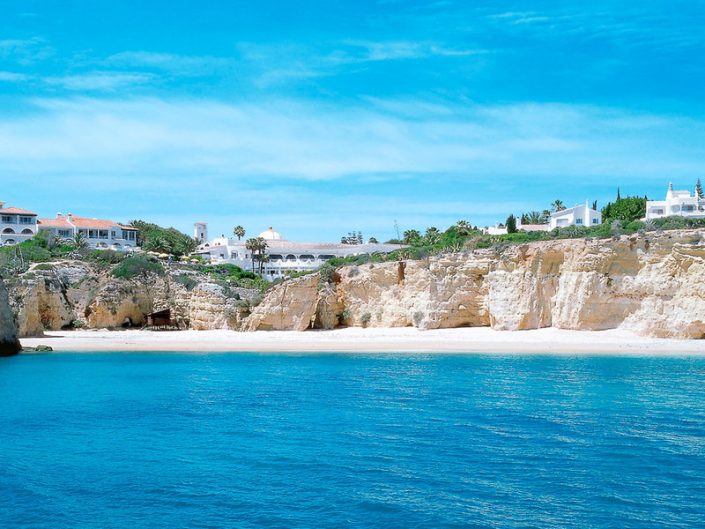 Vila Vita Parc Algarve - Blick vom Meer auf die Bucht