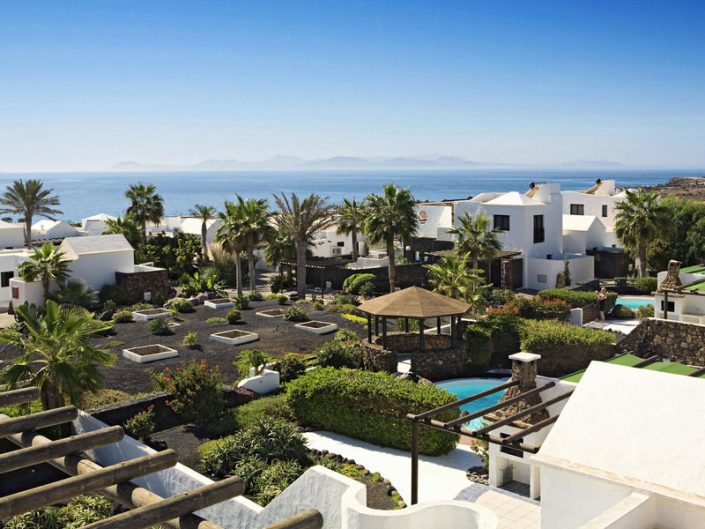 Kamezi Boutique Villas Lanzarote - Blick über die Villen bis zum Meer