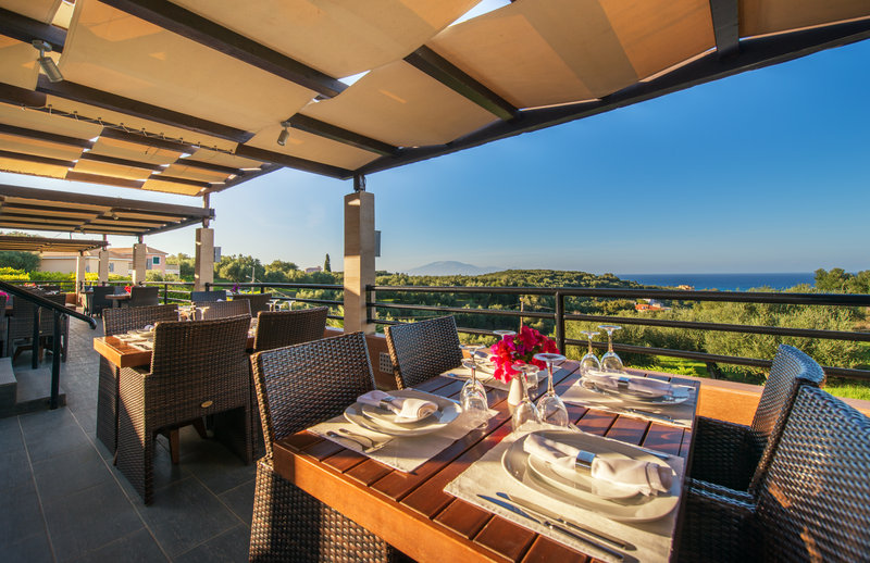 St. John Resort Zakynthos - Lunchtime mit wundervollem Ausblick über Zakynthos bis zum Meer