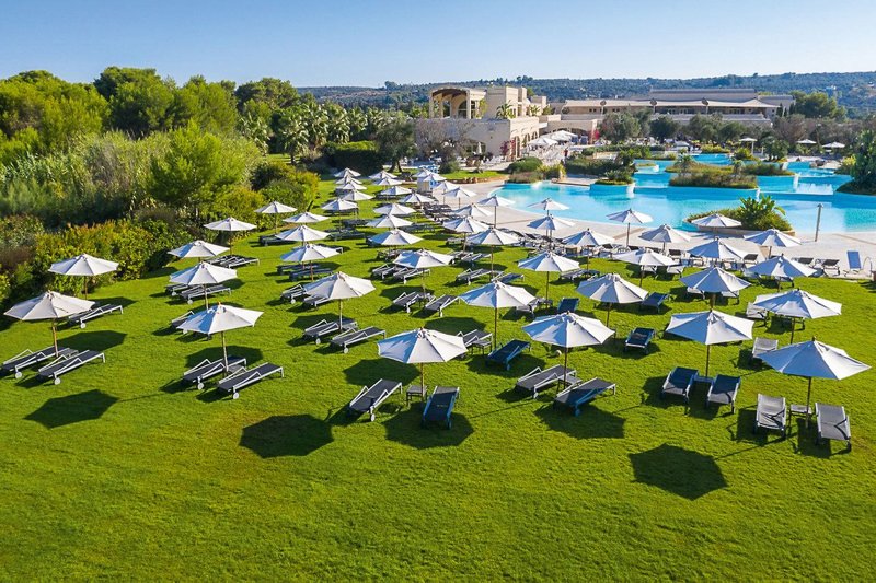 Vivosa Apulia Resort Italien - Auf der Liegewiese