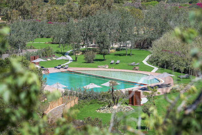 Chia Laguna Resort Sardinien - Im Garten am Pool