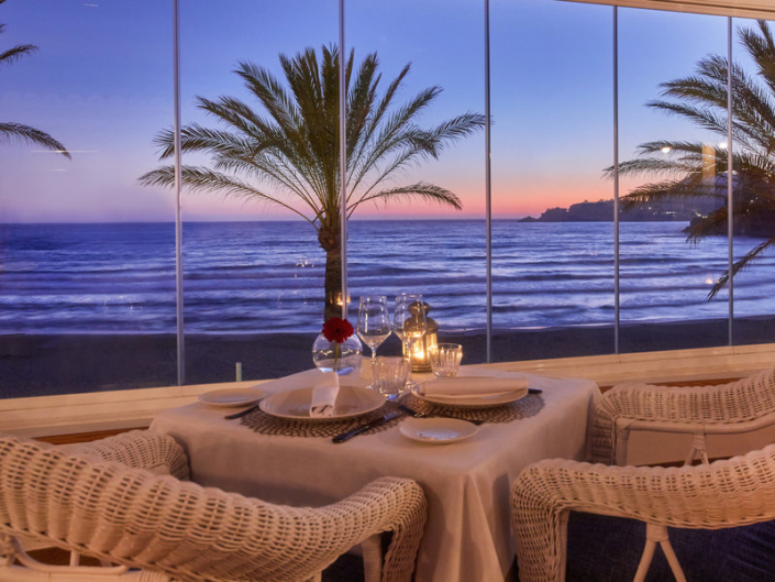 Secrets Mallorca Erwachsenenhotel - Dinnertime for Two mit tollem Blick auf das abendliche Meer