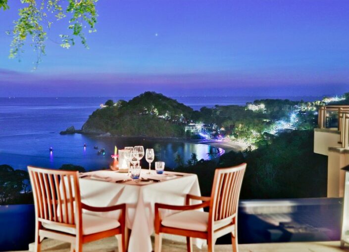 Pimalai Resort Koh Lanta - Dinner for Two am Abend mit grandiosem Blick auf Bucht und Meer