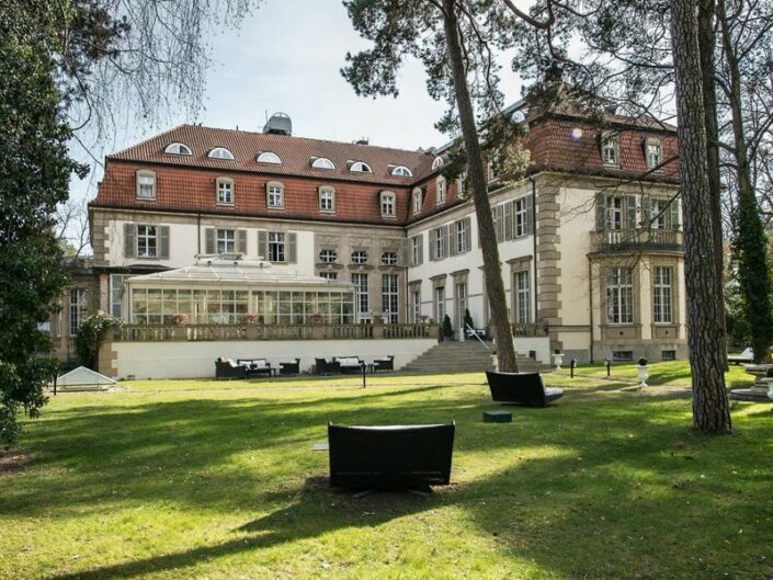 Patrick Hellmann Schlosshotel Grunewald Berlin - Im Garten unterwegs