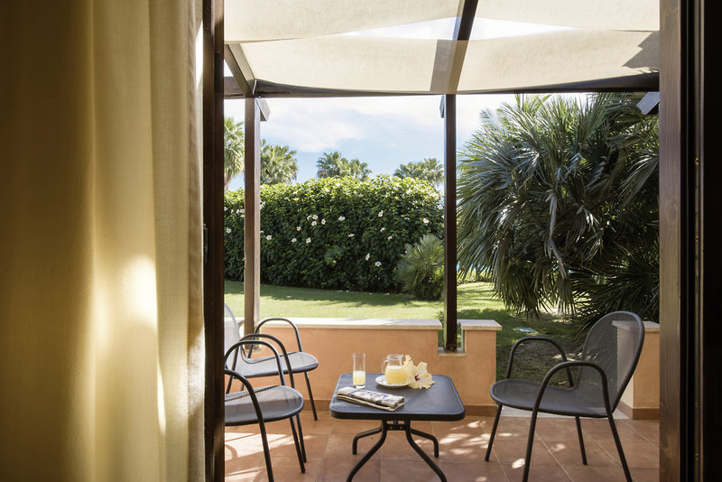 Lantana Resort Sardinien - Wohnbeispiel mit Terrasse