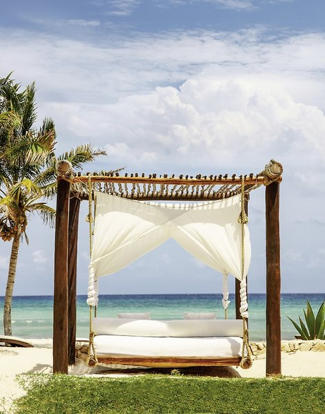 Viceroy Riviera Maya Yucatan - Double Relax Sunbeds am Strand
