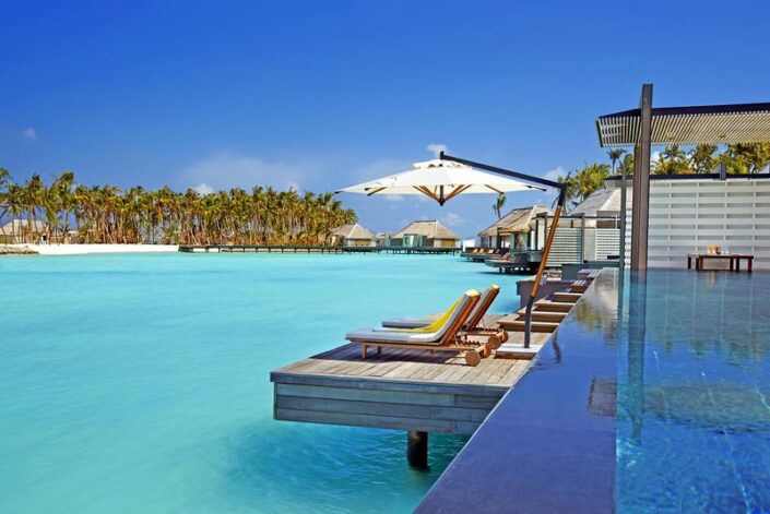 Cheval Blanc Randheli Malediven - Am private Pool über der Lagune