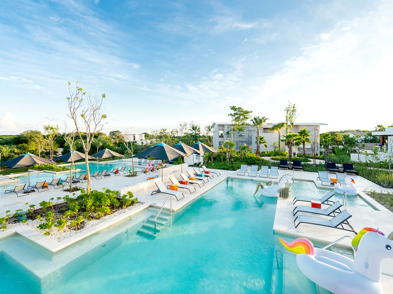 Andaz Mayakoba Resort Mexiko - Farbenprächtig am Pool