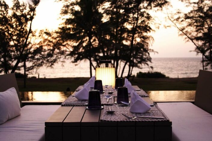 Hotel Sala Beach Phuket - Dinnertime mit Meerblick