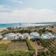 Design Hotel Parilio Paros - Blick auf die Anlage an der Küste von Paros
