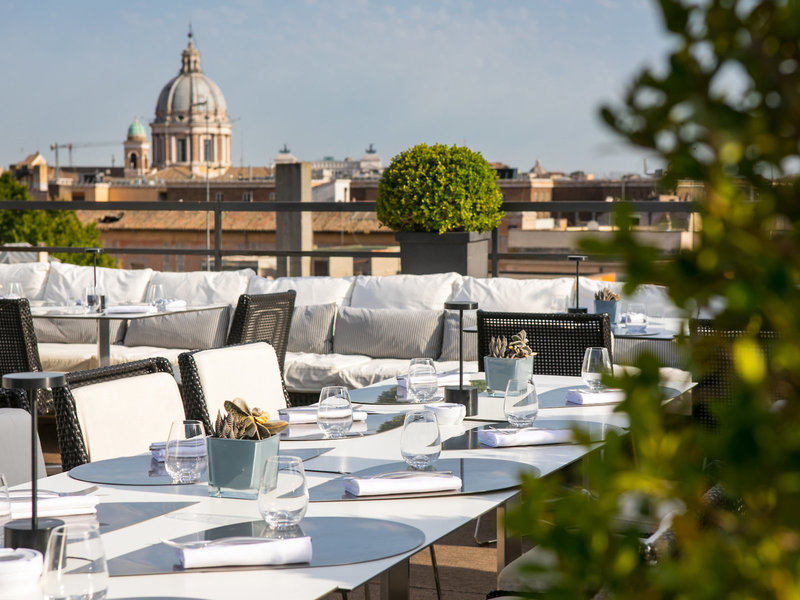 First Roma Arte Stadthotel - Zum Lunch mit Freunden auf der Dachterrasse treffen