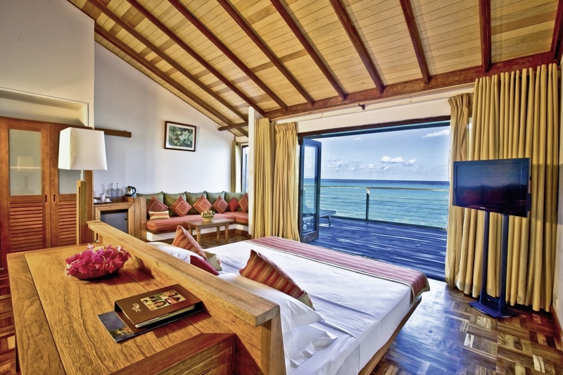 Reethi Beach Resort Malediven - In einer Wasservilla mit Blick auf den Ozean