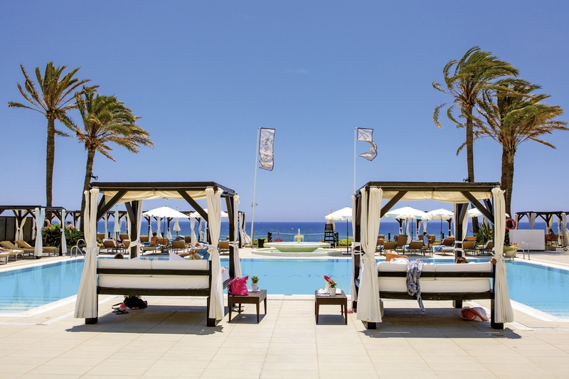 Los Monteros Marbella - Pool Entspannung bei einem Drink