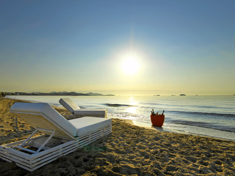 Ushuaia Ibiza Beach Erwachsenenhotel - Romantisch am Abend am Strand