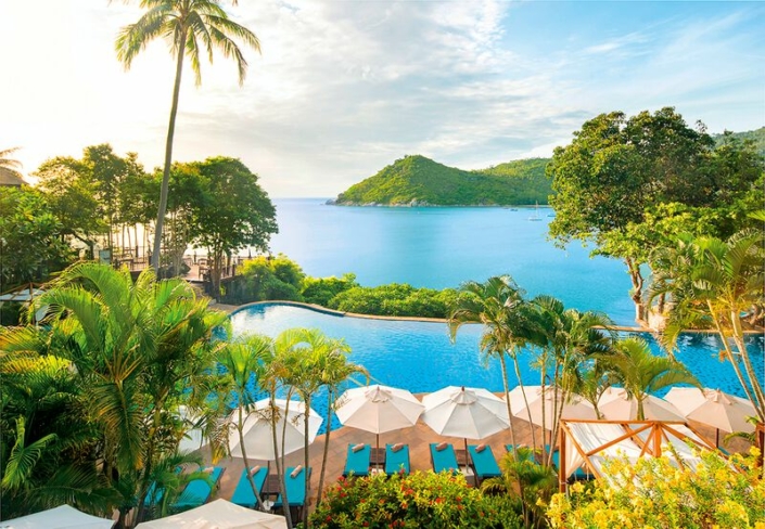 Panviman Resort Thailand - Über den Pool auf die wunderbare See blicken