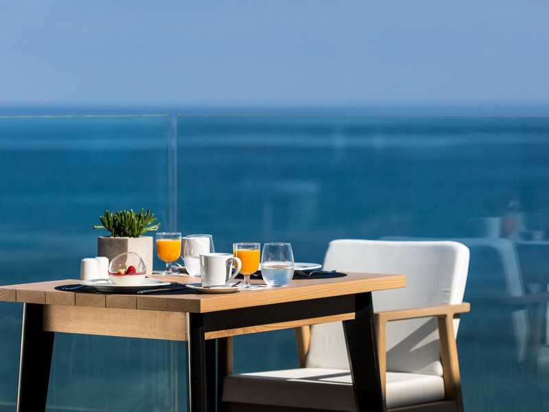 Frühstück mit Blick auf das wunderbare Mittelmeer