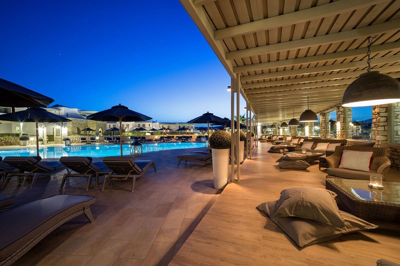 Saint Andrea Seaside Resort Paros - An der Poolbar