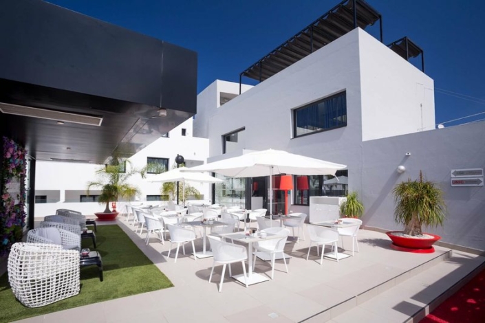 Hotel Migjorn Ibiza Suites & Spa - Auf der Restaurant Terrasse
