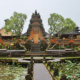 Am Tempel von Ubud auf Bali