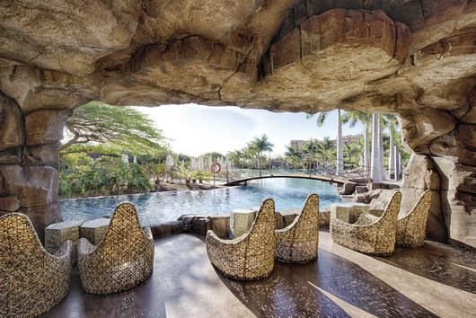 Lopesan Baobab Resort Maspalomas - In der Grotte sitzen mit Blick über den Pool