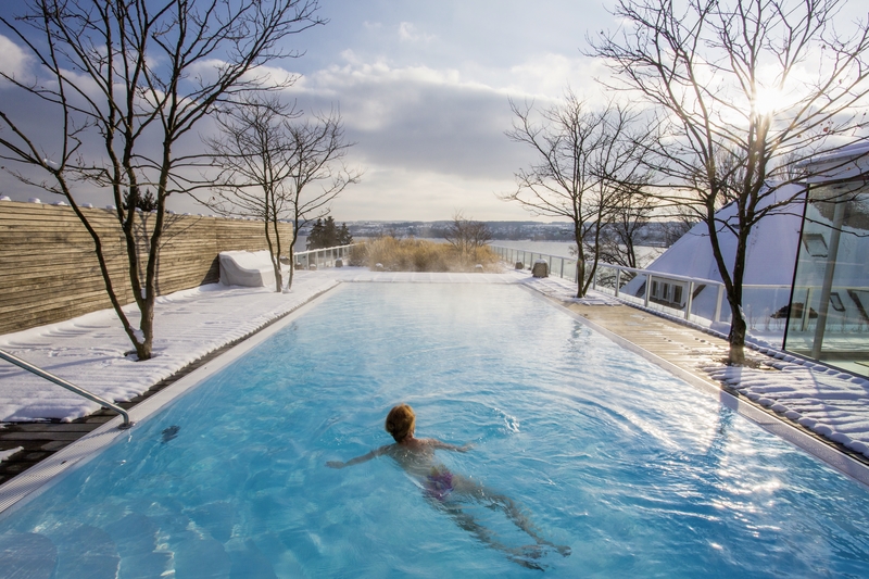 RIVA Konstanz Bodensee - Im Pool im Winter