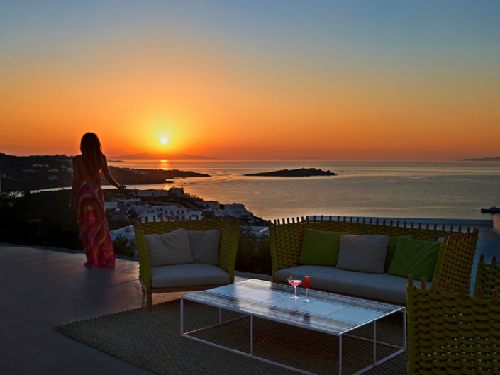 Myconian Naia Luxury Suites Mykonos - Sonnenuntergang über Mykonos in der Bar