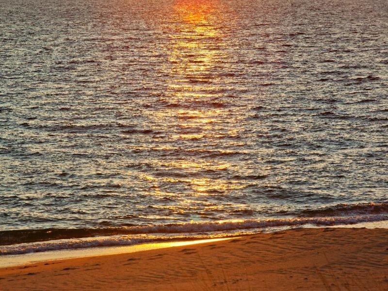 Abends am Meer mit Sonnenuntergang