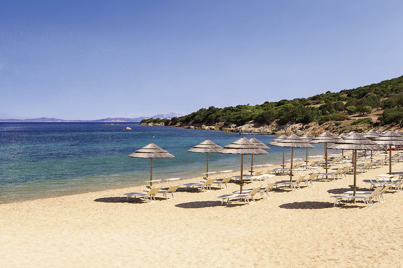 La Rocca Resort Sardinien - Am Strand