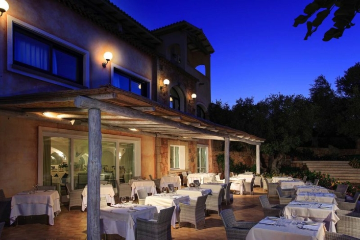 La Rocca Resort Sardinien - Dinnertime