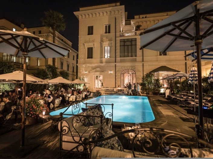 Palazzo Dama Rom - Abends im Restaurant am Pool