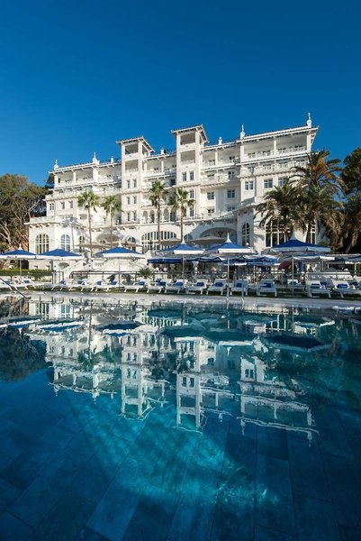 Gran Hotel Miramar Malaga - Blick über den tollen Pool auf das Grandhotel