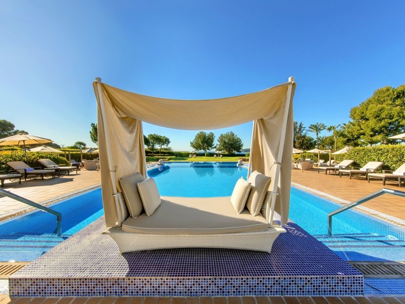 The St. Regis Mardavall Mallorca Resort - Zeit für Zwei am wunderbaren Pool