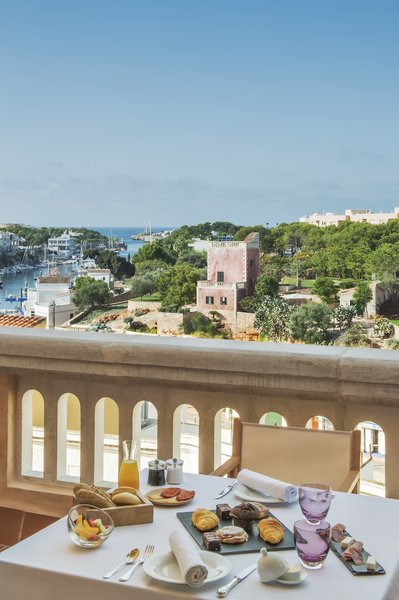 Can Faustino Relais Menorca - Frühstück mit toller Aussicht auf dem Balkon