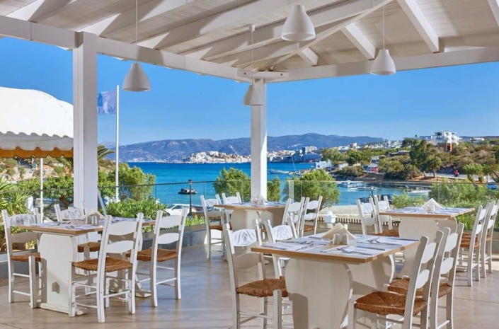 Vasia Ormos Erwachsenenhotel Kreta - Auf der Restaurant Terrasse