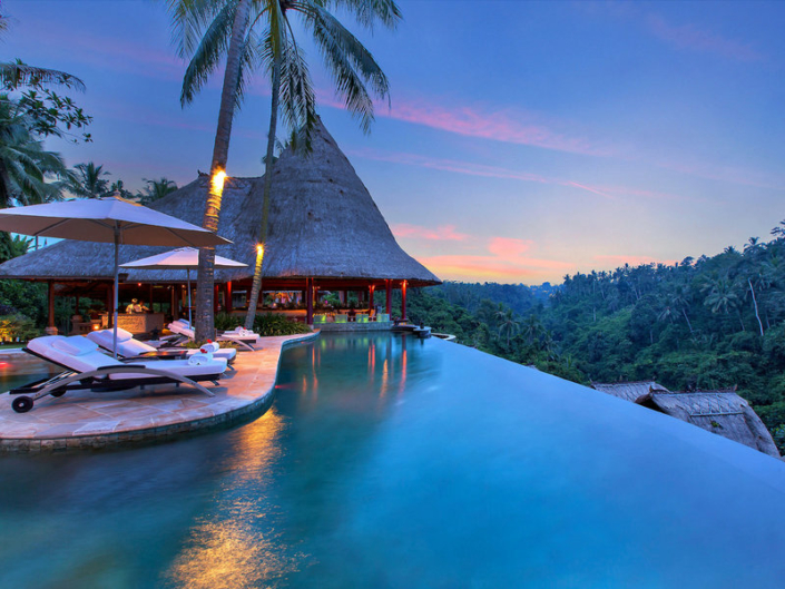 Viceroy Bali Ubud - Sensationeller Infinity Pool am Abend