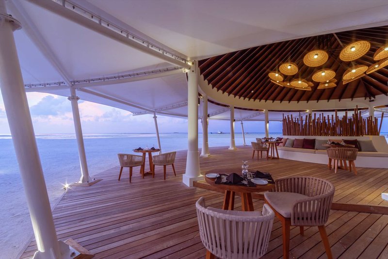 Cinnamon Hakuraa Huraa Maldiven - Die Bar über den Wellen