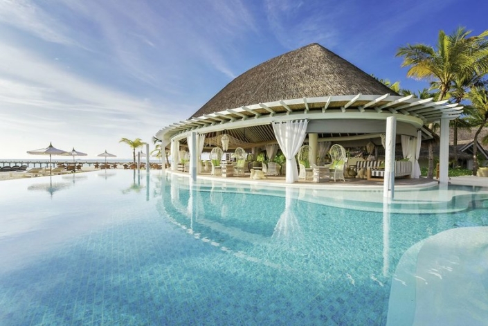 Kanuhura A Sun Resort Maldives - Pool und Poolbar