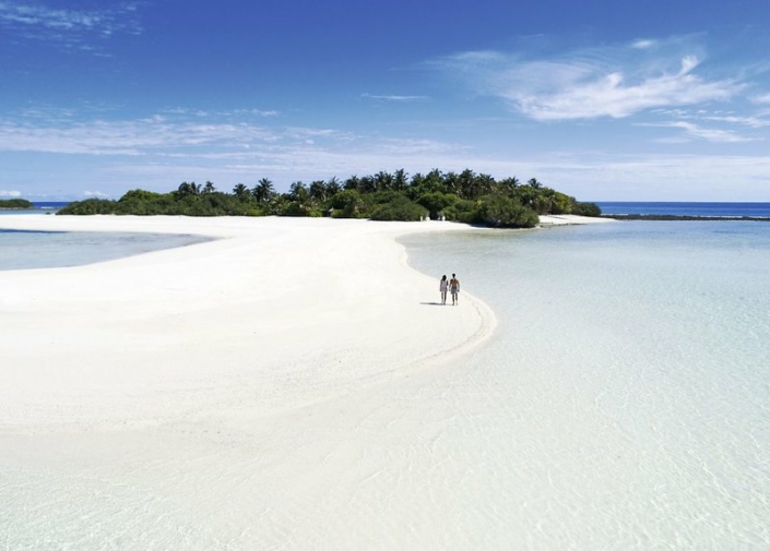 Kanuhura A Sun Resort Maldives - Spaziergang am Strand auf den Malediven