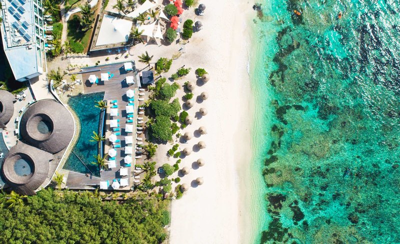 The Radisson Blu Poste Lafayette Resort & Spa - Wunderbarer Blick aus der Vogelperspektive auf den Strand