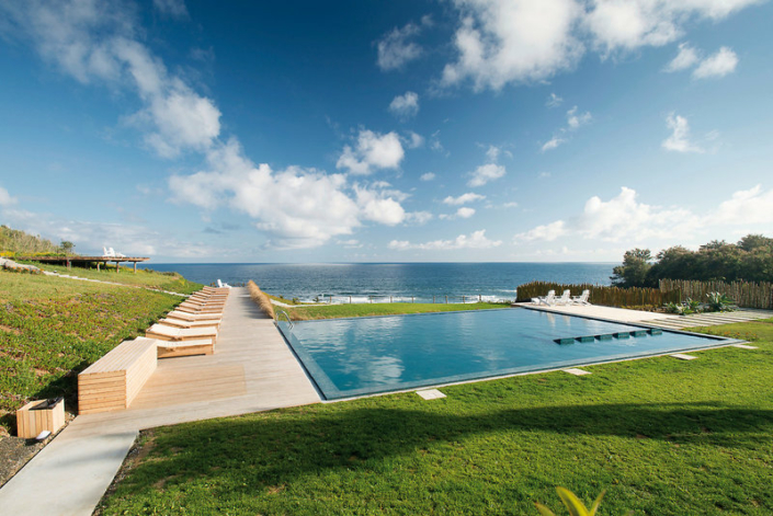 Santa Barbara Eco Azoren - Über den Pool auf den Atlantik blicken
