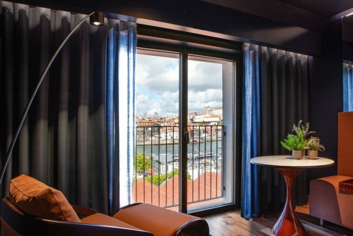 The Lodge Wine Porto Business Hotel - Wohnbeispiel mit Ausblick auf Porto