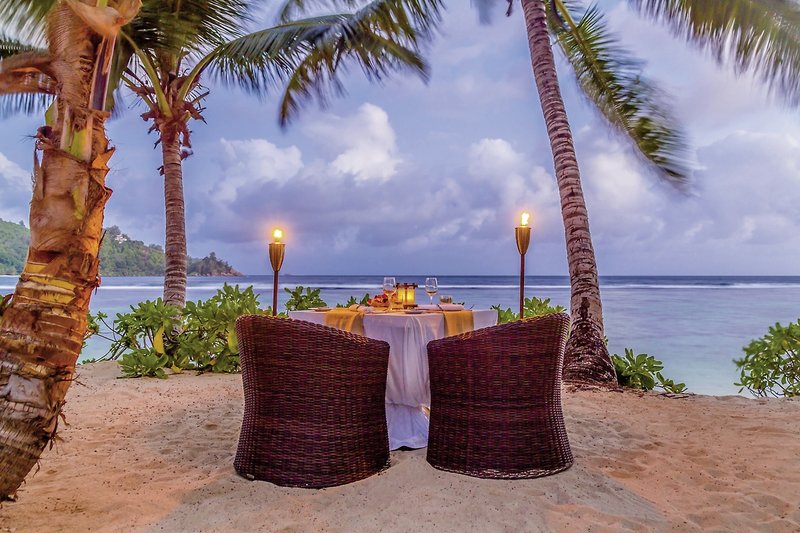 Kempinski Seychelles Resort Mahe - Romantisches Dinner am Strand